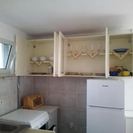 Helena Apartment *